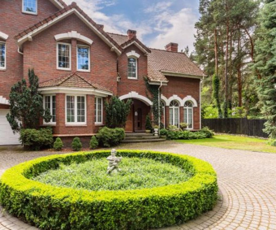 round-hedge-and-a-small-statue-in-the-middle-of-a-2021-08-26-15-43-05-utc